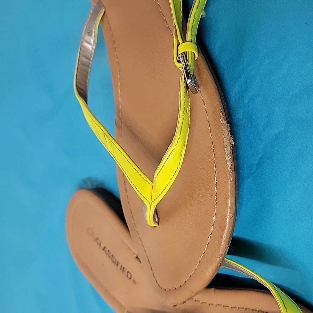 City Classified Neon Yellow Straps Flip Flops - Picture 3 of 6